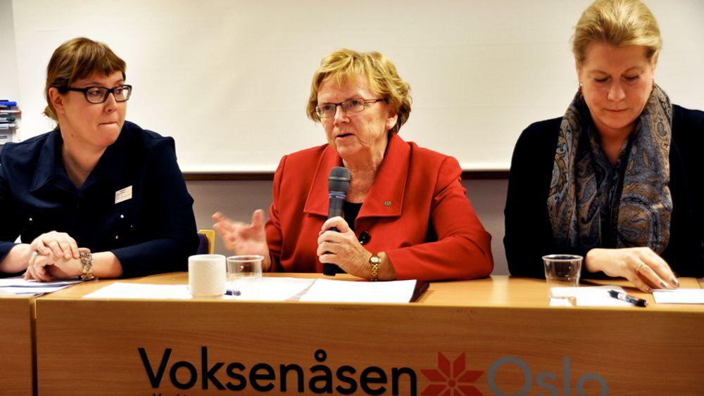 SATSER: Norden skal satse hardt i nord. Magnhild Meltveit Kleppa flankert av den finske transportministeren Merja Kyllönen (t.v) og Sveriges infrastrukturminister Catharina Elmsäter-Svärd.