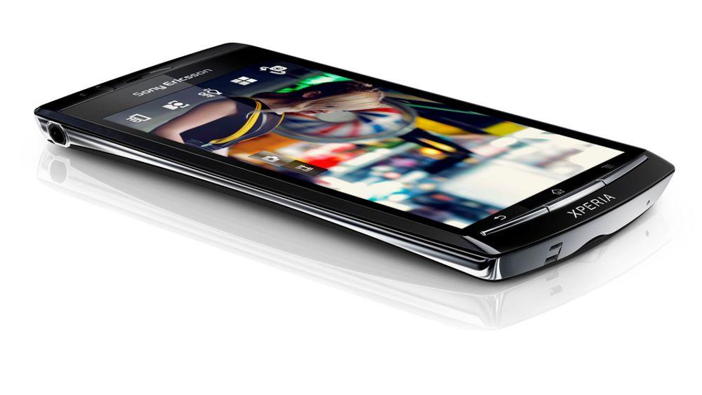Sony Ericsson Xperia arc får litt mer kurvede former enn de tidligere Xperia-modellene, og blir proppet med teknologi.