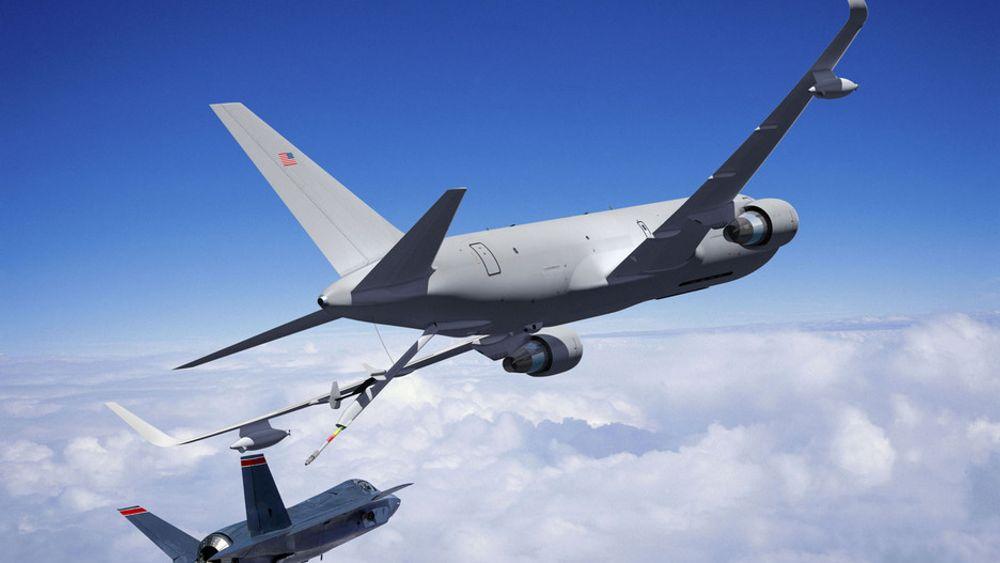 Boeing slapp nye illustrasjoner av de kommende tankflyet KC-46A etter at de vant kontrakten med US Air Force. Her er det et F-35-kampfly, som Norge har planer om å kjøpe, som skal etterfylle drivstoff i lufta.