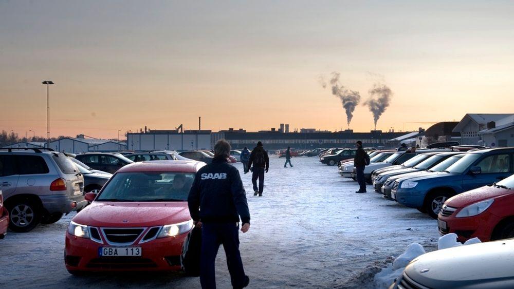 Ansatte ved Saab-anlegget i Trollhättan gikk hjem fra jobb like kloke som da de kom. Hele dagen hadde ryktene rast om at et salg til nederlandske Spyker var like om hjørnet, men mandag ettermiddag rådet igjen usikkerheten.