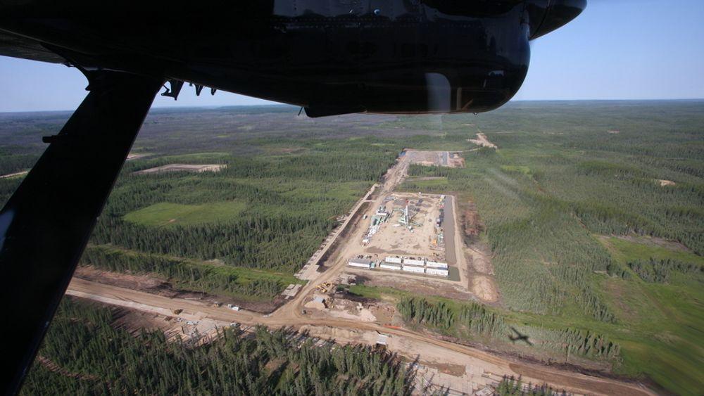 Statoil selger 40 prosent av sitt omstridte oljesandprosjekt i Canada.