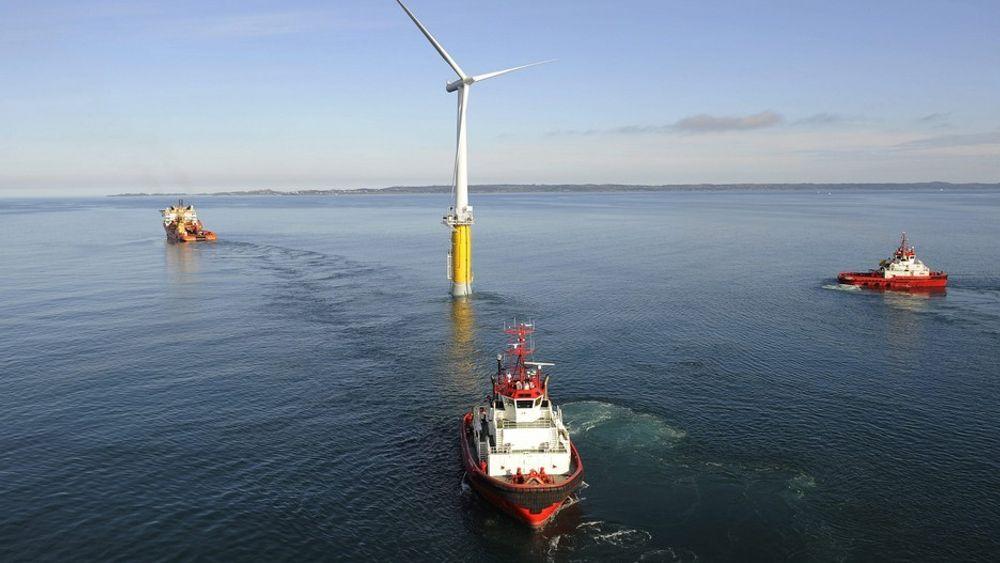 SATSER TIL HAVS: Statoils vindkraftsatsing begrenses nå til en vindmølle, mens all landbasert vind skal selges. Den flytende vindmøllen Hywind skal nå videreutvikles slik at den kan konkurrere på pris med bunnfaste turbiner til havs.
