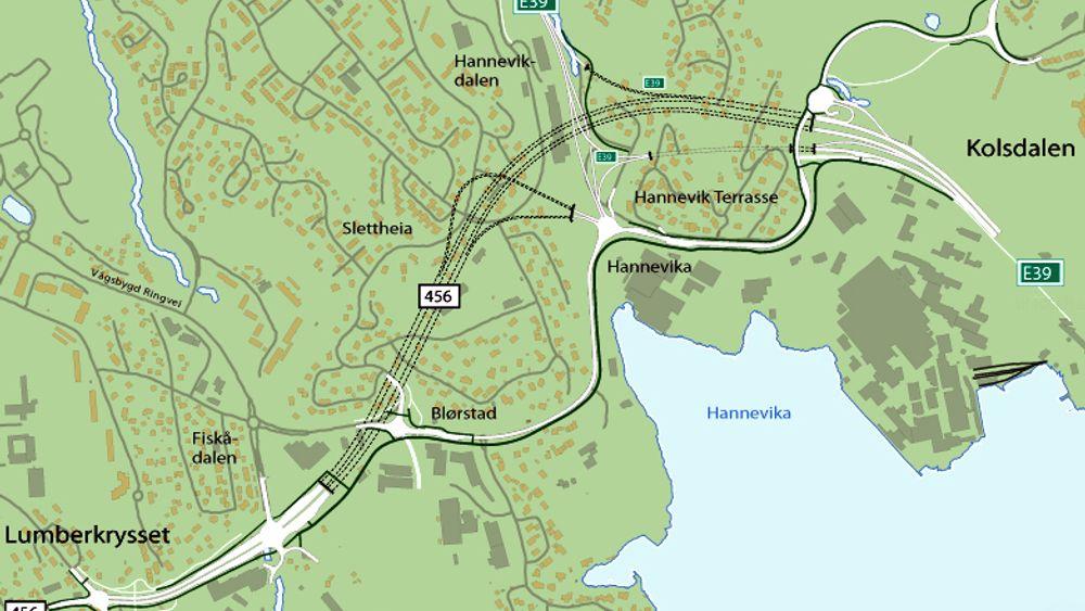 Den nye fylkesveg 456 er markert med hvitt der den går i dagen. Tunnelen er markert med stiplet sort linje. Prosjektet har en kostnadsramme på 1 080 millioner kroner.