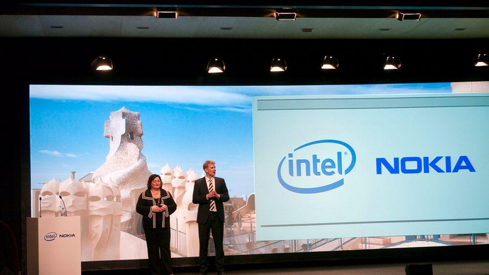 BESTEVENNER:Intels sjef for programvare, Reneé Jones og Nokias sjef for terminaler, Kai Öistämö sverger troskap på Linux og slår sammen sine respektive satsinger