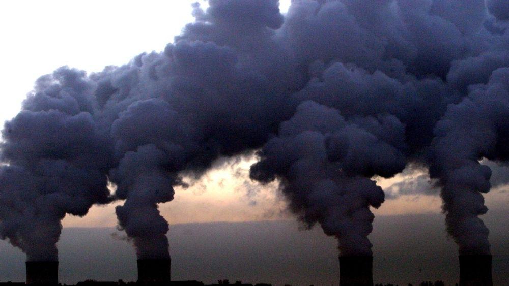 Britene vil kutte minst 60 % av sine klimagassutslipp innen 2050, ifølge statsminister Gordon Brown.
