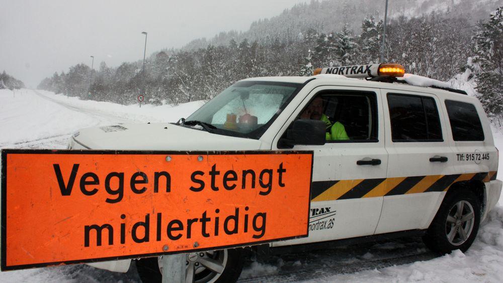 KONTROLL: For å holde veiene åpne, tar Statens vegvesen i bruk sjokkgranater for at rasene skal gå kontrollert.