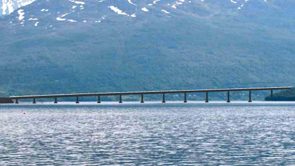Omtrent slik vil Ramfjorden bru se ut. Med en maksimal dybde i brutraséen på 36 meter er det liten grunn til å tro at en bru med lange spenn vil bli foretrukket.