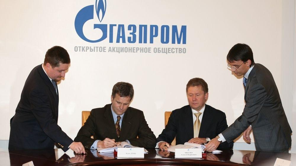 NY KRUSEDULL: StatoilHydros konsernsjef Helge Lund og Gazproms toppsjef Alexei Miller ved forrige signeringsrunde 25. oktober i fjor. Nå er Shtokman Development AG endelig en realitet.
