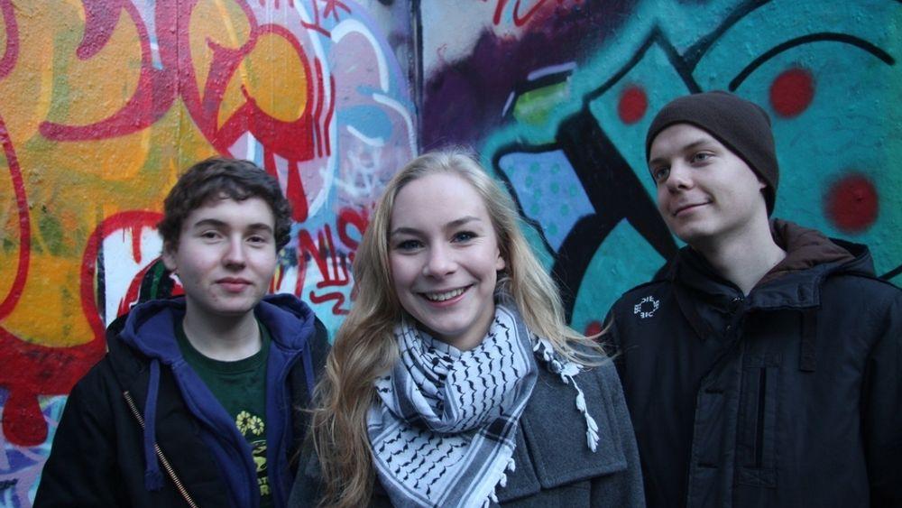KAMPKLARE: Henrik Thommesen (18) leder i Oslo Rød Ungdom,  Linn-Elise Øhn Mehlen (18) og Torstein Aas (18) vil vise sitt engasjement i København. Det kommer titusener av andre gjøre.