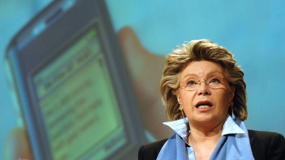 EU-kommisær Vivian Reding rasler med sablene overfor mobiloperatørene igjen. Og denne gangen har bransjen skjønt alvoret, tror Post- og teletilsynet (PT).