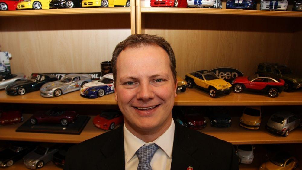 Ketil Solvik-Olsen er Fremskrittspartiets energipolitiske talsmann. Selv er han kronisk bilsamler.