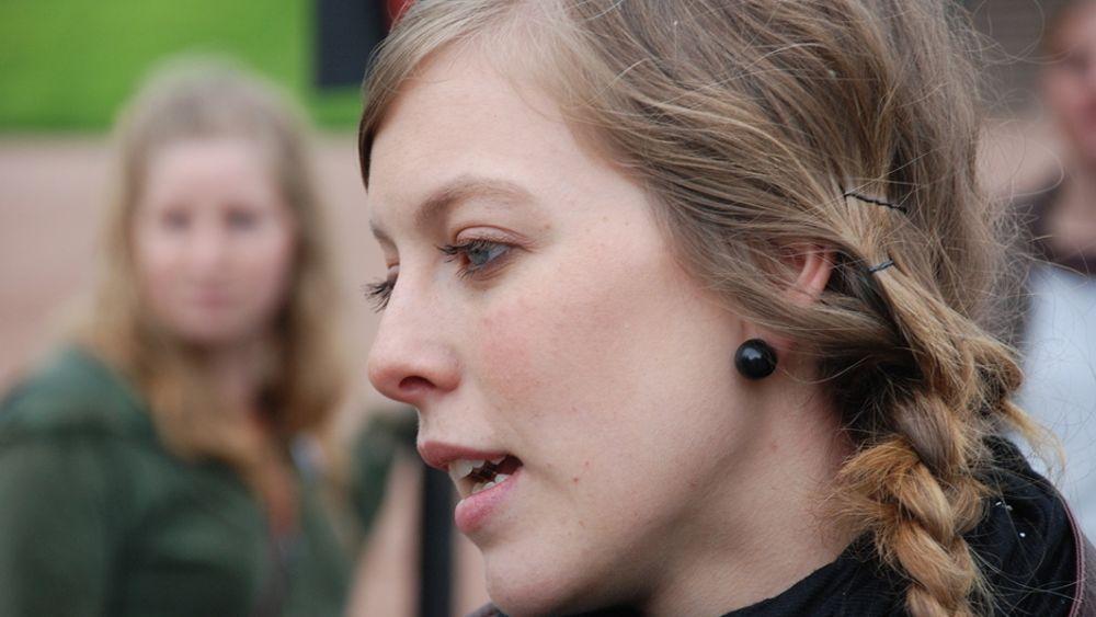 Natur og Ungdom-leder Ingeborg Gjærum raser mot Liv Signe Navarsetes fornybarplaner.