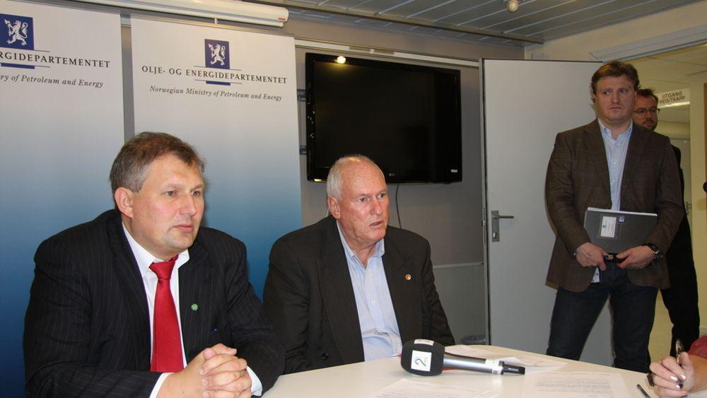 Olje- og energiminister Terje Riis-Johansen møtte i dag LO-leder Roar Flåthen for å snakke om industriens utfordringer fremover.