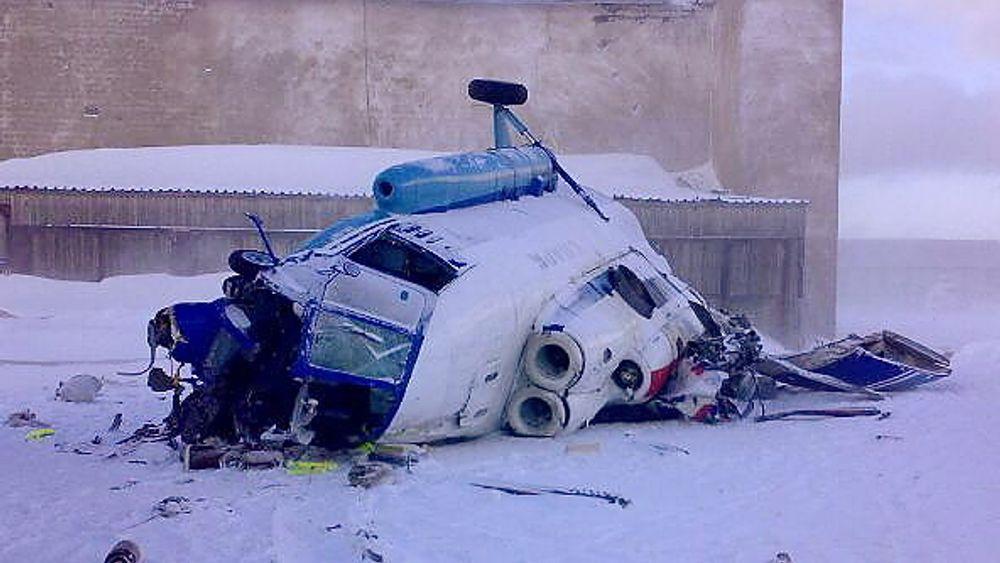 Tre personer omkom og to personer ble alvorlig skadet da dette russiske helikopteret styrtet under landing på helipaden på Heerodden i Barentsburg søndag.