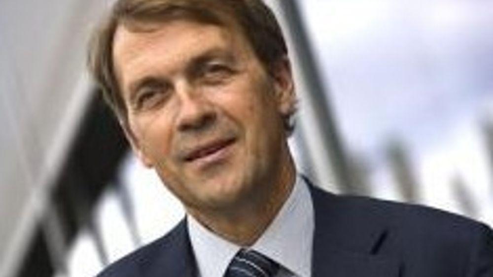 - LITE STRIDIGHETER: Hydro-sjef Eivind Reiten skryter av politikernes håndtering av StatoilHydro-fusjonen.