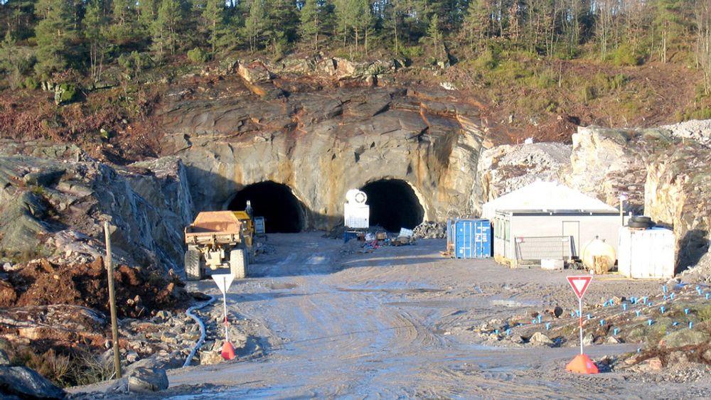 Utenlandske veiarbeidere i Norge får både godkjent lønn og greie arbeidsforhold. Her fra byggingen av OPS-prosjektet ny E18 fra Grimstad til Kristiansand.