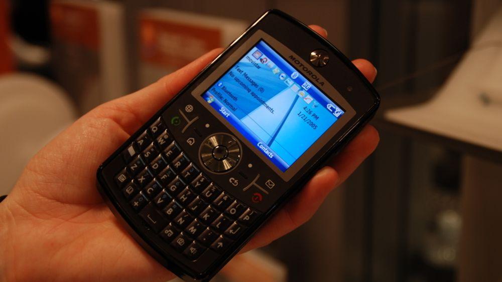 LITT NORSK: Tynn, stilfull, interaktiv og funksjonell. Motorolas MotoQ q9 har det meste for den kresne, og kjører Microsofts nye operativsystem Windows Mobile 6.0 - med nettleser fra Opera.
