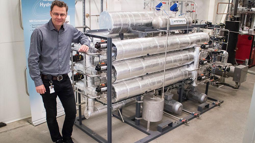 Stempelfri: Den nye hydrogenkompressoren som Jon Eriksen og flere på IFE står bak bruker temperaturforskjell til å komprimere hydrogen. Denne prototypen har gått uten problemer i over 3000 timer. Den neste modellen er forenklet og forbedret og klar for pilotkunder.
