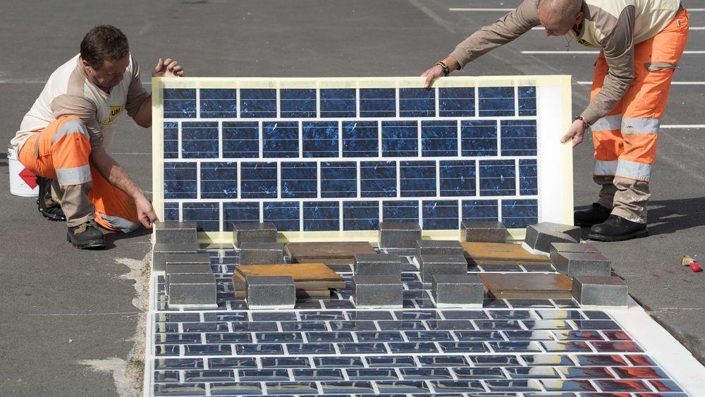 Wattways solceller produserer elektrisitet ved hjelp av en tynnfilm av polykrystallinsk silisium, bare 7 millimeter tykk. Tynnfilmen "limes" på eksisterende vei, som ikke trenger å bygges om, ifølge selskapet. 