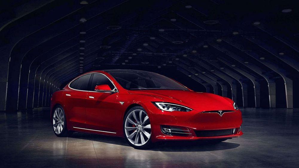 Tesla har oppdatert Model S med ny front.