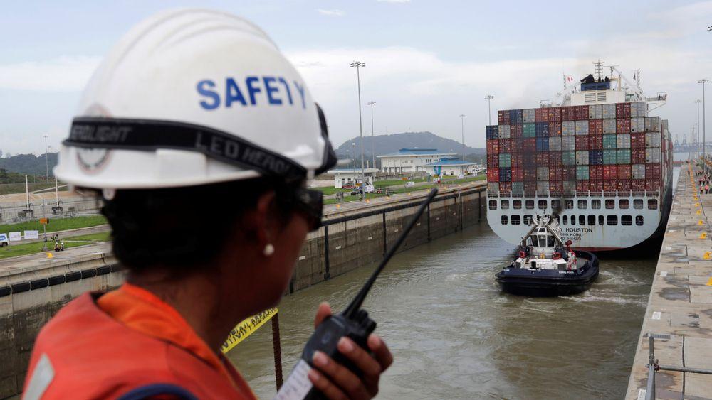 Tre skip hr truffet veggen  i den nylig utvidede Panamakanalen, på under én måned.