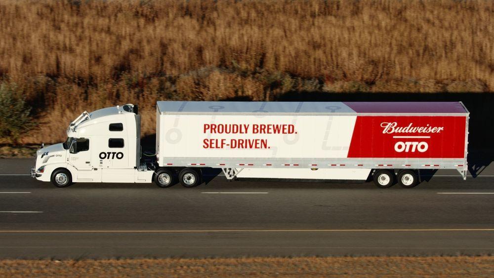 Denne lastebilen leverte over 50 000 bokser øl. Under mesteparten av den 193 kilometer lange ferden satt ikke sjåføren ved rattet.