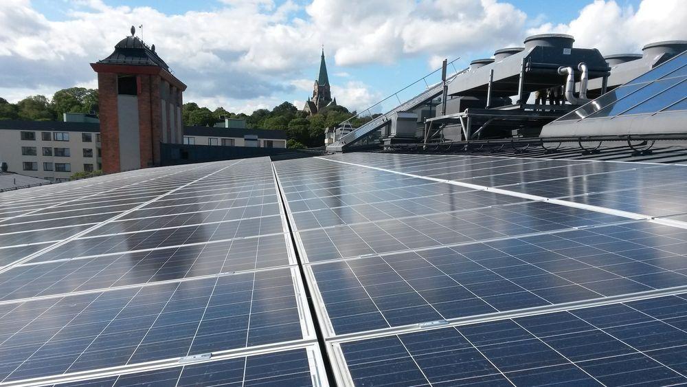 En regelendring i Sverige gjør at langt flere tak kan få solceller.