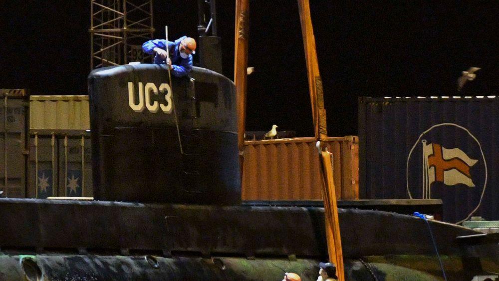 Kriminalteknikere har undersøkt ubåten UC3 Nautilus etter at den ble hevet utenfor Dragør og fraktet til Frihavnen i København natt til søndag.