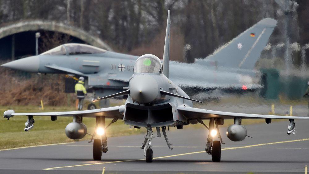 En Eurofighter er i ferd med å starte opp motorene på den tyske kampflybasen i Noervenich i Vest-Tyskland mars 2016.