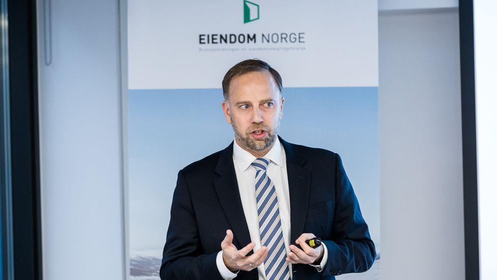 Christian Vammervold Dreyer i Eiendom Norge er mener det skyldes boliglånsforskriften at leietakeres boutgifter stiger tross lavere renter.