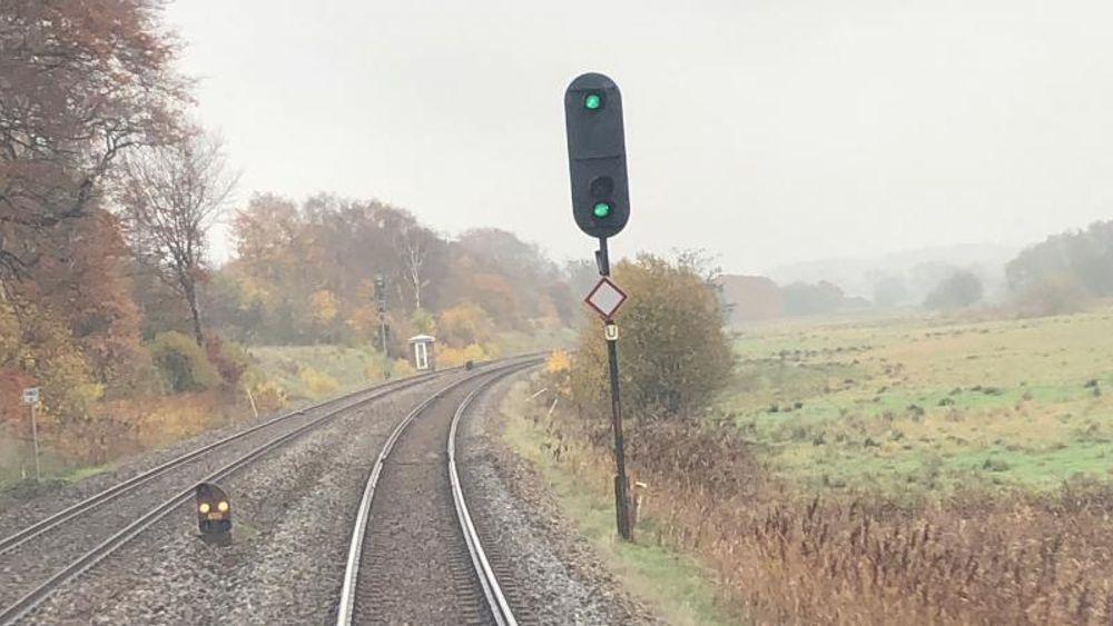 Innføringen av ERTMS i Danmark har møtt på en rekke problemer, som har forsinket prosjektet. Nå er det oppdaget at signalsystemet ikke alltid vet hvilke strekninger togene kan kjøre inn på.