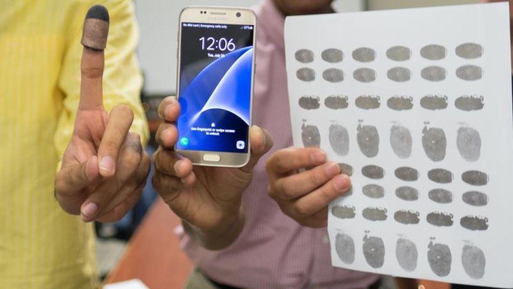 På Michigan State University har en forskergruppe åpnet mobiltelefonen til en avdød ved å feste et fingeravtrykk på ledende papir på en 3D-utskrevet finger.