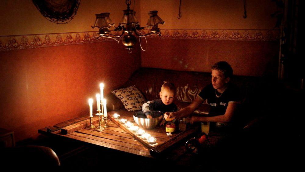 62 prosent av alle strømkunder i Norge opplevde i fjor minst ett strømavbrudd på mer enn tre minutter. Er strømmen borte mer enn 12 timer har du rett på økonomisk kompensasjon.