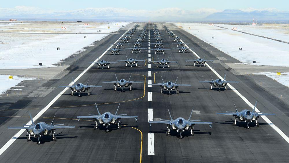 Hele 52 F-35A samlet på rullebanen på flybasen Hill i forbindelse med «Combat Power Exercise» i starten av januar.