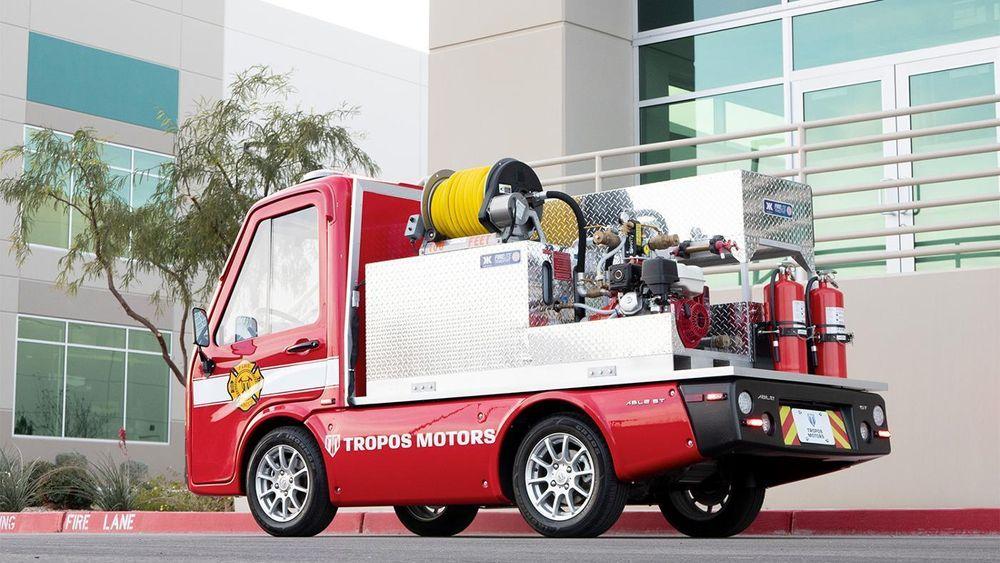 Den lille brannbilen har en svingradius på under fire meter, og kan samtidig frakte med seg en vanntank.