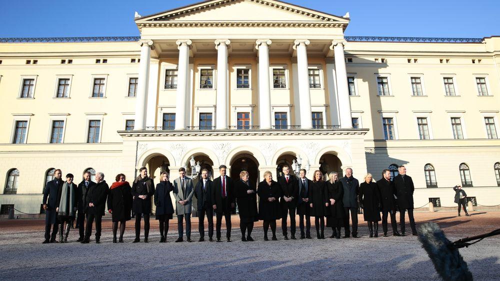 Erna Solberg presenterer ny regjering på Slottsplassen fredag ettermiddag.