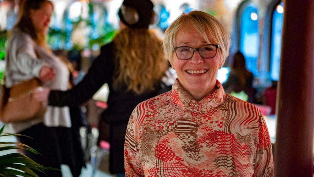 Seniorgründer Kristin Langnes hjelper andre eldre med å starte eget selskap etter fylte 50 år.
