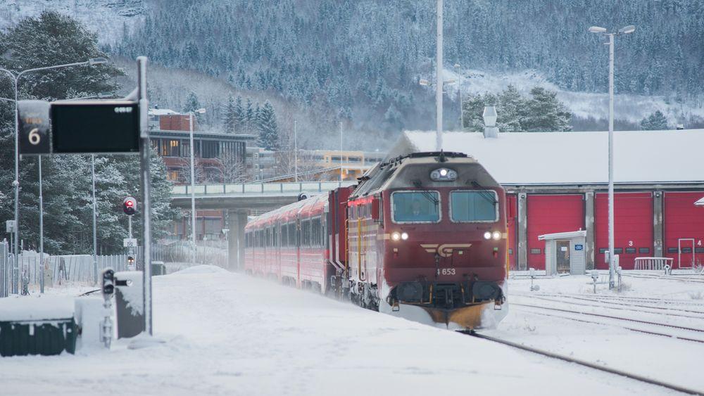 Nordlandsbanen er den lengste togstrekningen i Norge som ikke er elektrifisert. En bane i hele Nord-Norge vil bli svært lang. Kan hydrogen være den beste løsningen for å realisere prosjektet?