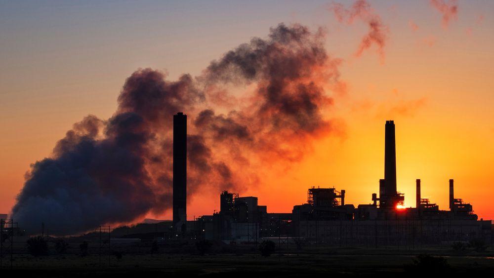 Forbrenningen av kull er skrudd kraftig opp i mange av verdens kullkraftverk etter en brå nedgang i starten av pandemien. Bildet viser et kullkraftverk i den amerikanske delstaten Wyoming i 2018.