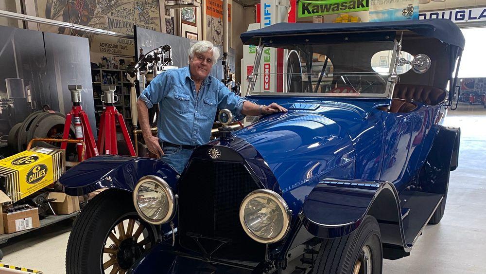 I Los Angeles har Hollywood-kjendis Jay Leno to flyhangarer fulle av sjeldne biler. En av de mest spektakulære er en 1916-modell Owen Magnetic M25-4, som i mange år forfalt utenfor Bergen.