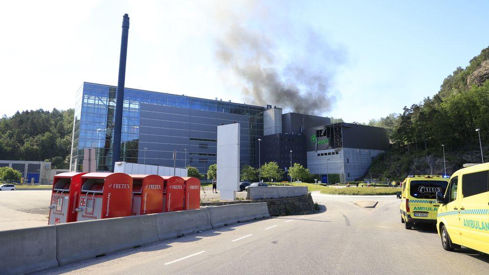 Sju personer ble skadet i en eksplosjon i bygget til Returkraft på Langemyr i Kristiansand torsdag.