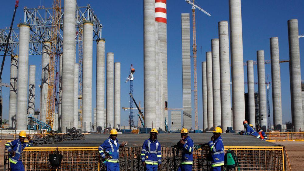 Arbeidere under byggingen av Eskoms Medupi kullkraftverk i Sør-Afrika i 2012.