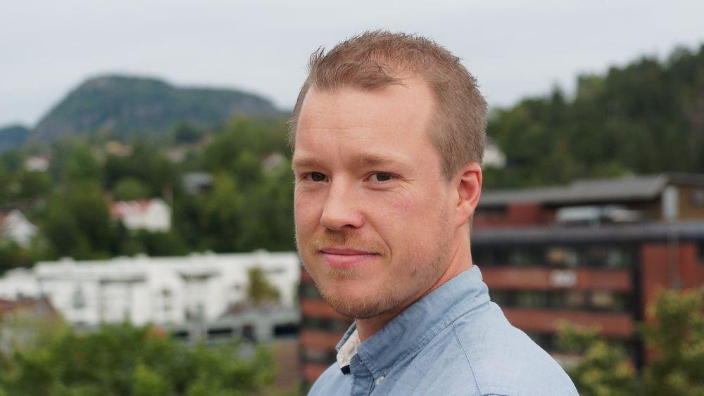 Tor Martin Lystad hos Norconsult startet ingeniørkarrieren med å utdanne seg som tømrer. Nå har han tatt doktorgrad ved Institutt for konstruksjonsteknikk på NTNU om hvordan vind påvirker lange, smale bruer.
