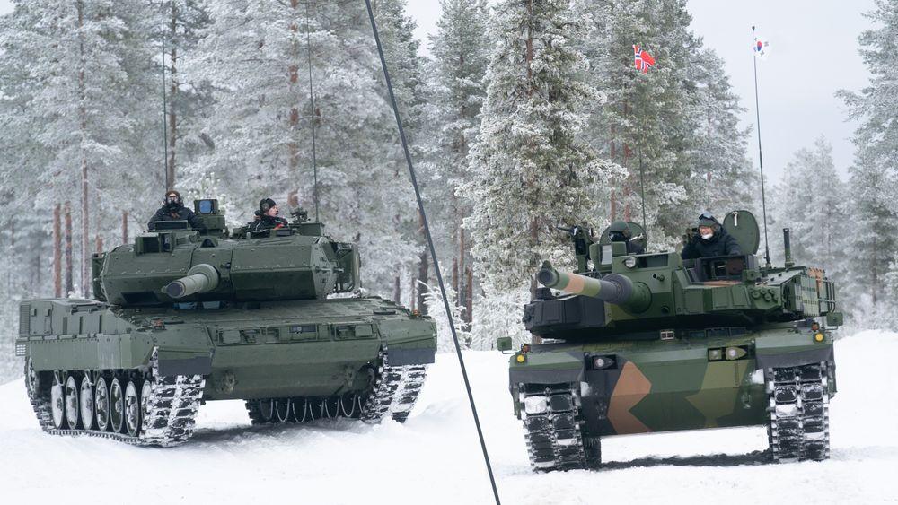 I løpet av et par-tre uker blir det klart om Norge skal kjøpe inn Leopard 2A7 (t.v) eller K2 Black Panther.