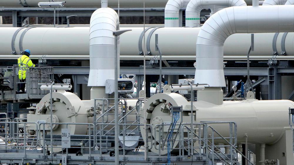 – De har kanskje innsett at infrastrukturen ikke vil tas i bruk. Da har den ikke så mye verdi for russerne, sier Nupi-forsker Jakub M. Godzimirski om spekulasjonene om at Russland kan ha ødelagt sine egne gassledninger. På bildet: Rør tilknyttet gassledningen Nord Stream 2 i Lubmin, Tyskland.