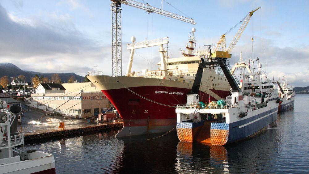 Kontrollen med russiske fiskefartøy i norsk farvann skal skjerpes inn. Her er store og små russiske fiskefartøy inne til vedlikehold og reparasjon i Norge ved en tidligere anledning.