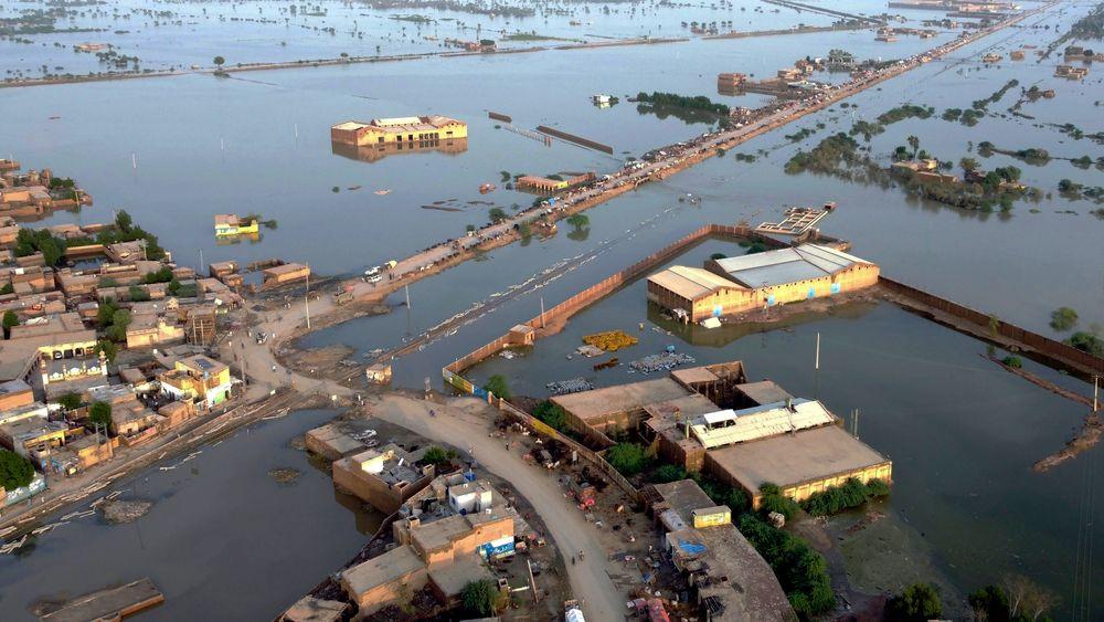 Oversvømte områder i byen Sohbat Pur sørvest i Pakistan i slutten av august. Både forskere og pakistanske myndigheter slo fast at klimaendringene bidro til den voldsomme flommen i landet.
