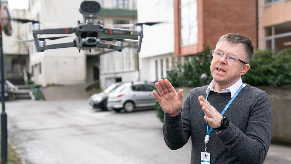 Anders Martinsen, daglig leder i dronebransjens interesseorganisasjon UAS Norway, er fornøyd med at regjeringen ikke vil ha droneforbud i Norge. Nå mener han at eierne av kritisk infrastruktur må komme på banen.