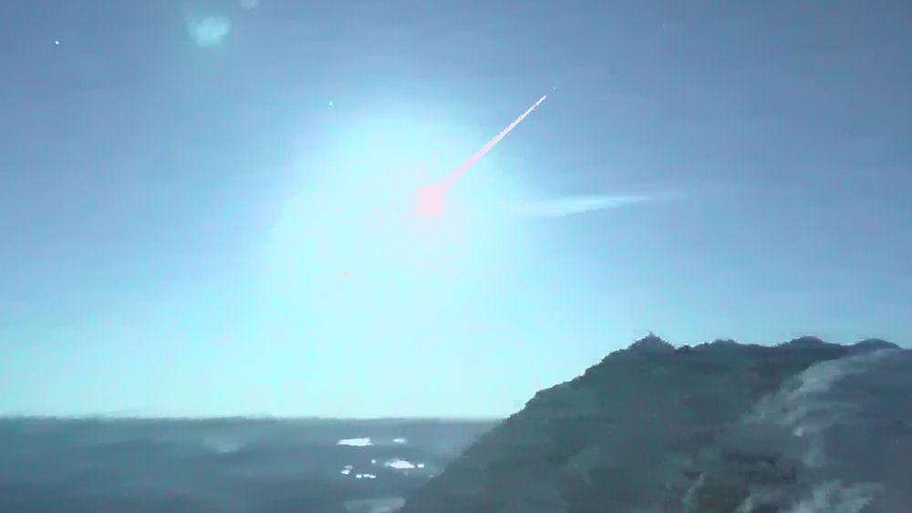Det rant inn med meldinger til både nødetater og Norsk meteornettverk da en voldsom ildkule lyste opp i store deler av Sør-Norge lørdag kveld.
