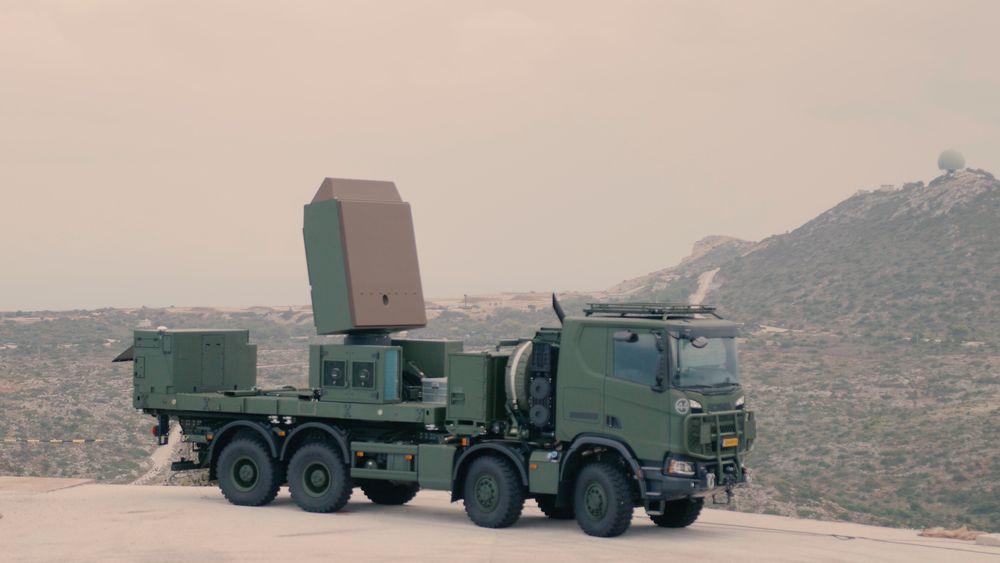 Nederlandsk GM200 under en test som ble kjørt på Kreta tidligere i høst, der også Norge deltok. De norske radarene skal bruke pansrede beltekjøretøy som plattform.